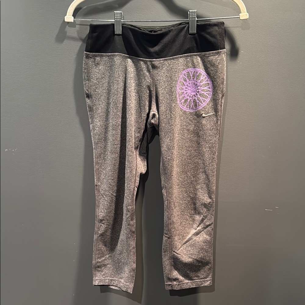 Nike Gray and Black Leggings Stretchy Athletic Bottoms
